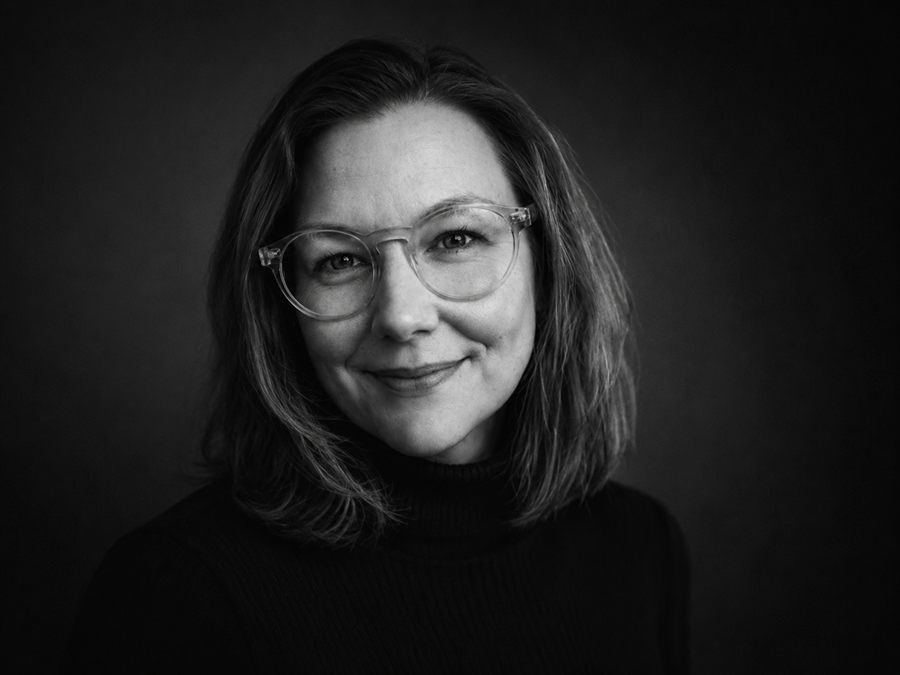 Kamilla Hector i sort-hvidt profilportræt