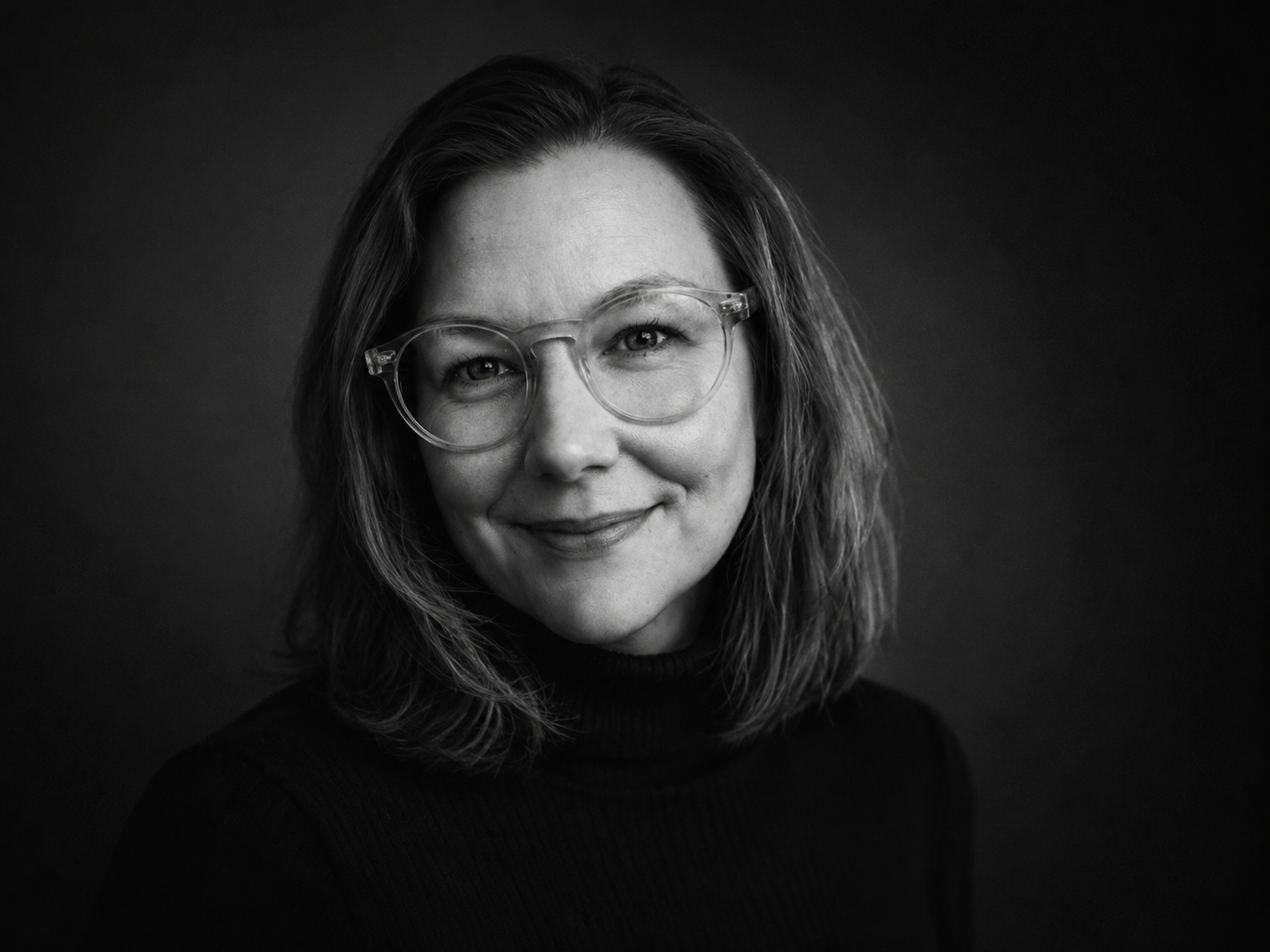 Kamilla Hector i sort-hvidt profilportræt